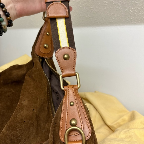 Sale! Like New/Pristine condition Louis Vuitton Onatah Brown Suede bag - Picture 2 of 8